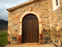 Yellow bricks in Martín Muñoz de Ayllón (photo: Rowanwindwhistler / CC BY-SA 3.0).