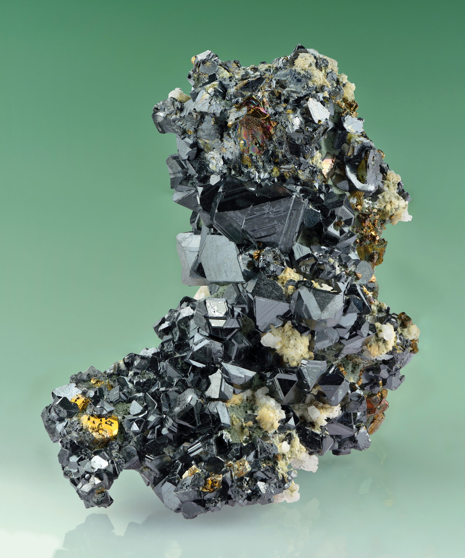 Sphalerite, a mineral that can contain rare earth elements (By Ivar Leidus - Own work, CC BY-SA 4.0, https://commons.wikimedia.org/w/index.php?curid=98937561)